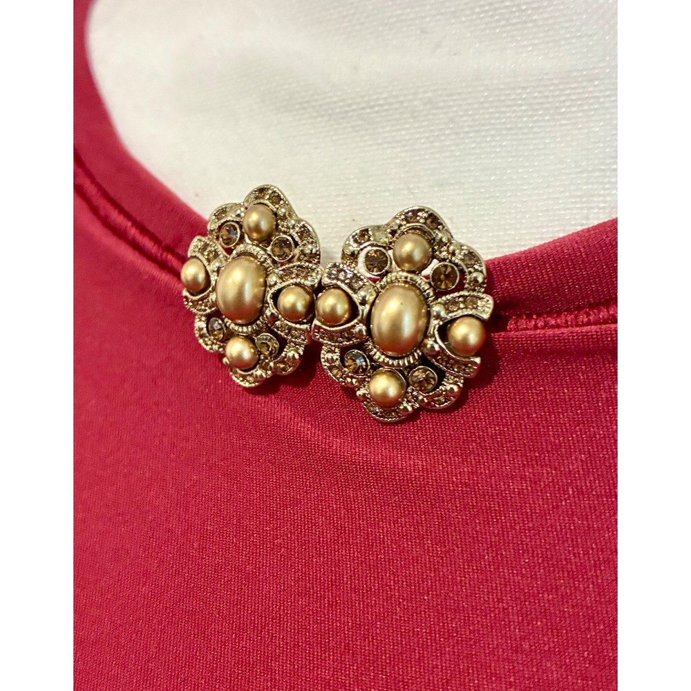 Vintage Monet Gold Tone Faux Pearl Rhinestone Clip On Earrings - Picture 2 of 4